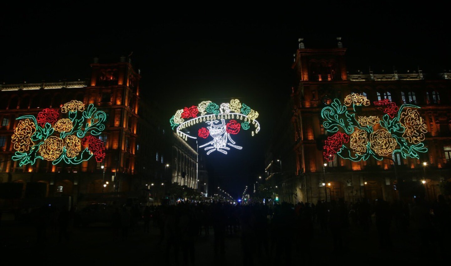 alumbrado-zocalo-dia-de-muertos-cdmx2024