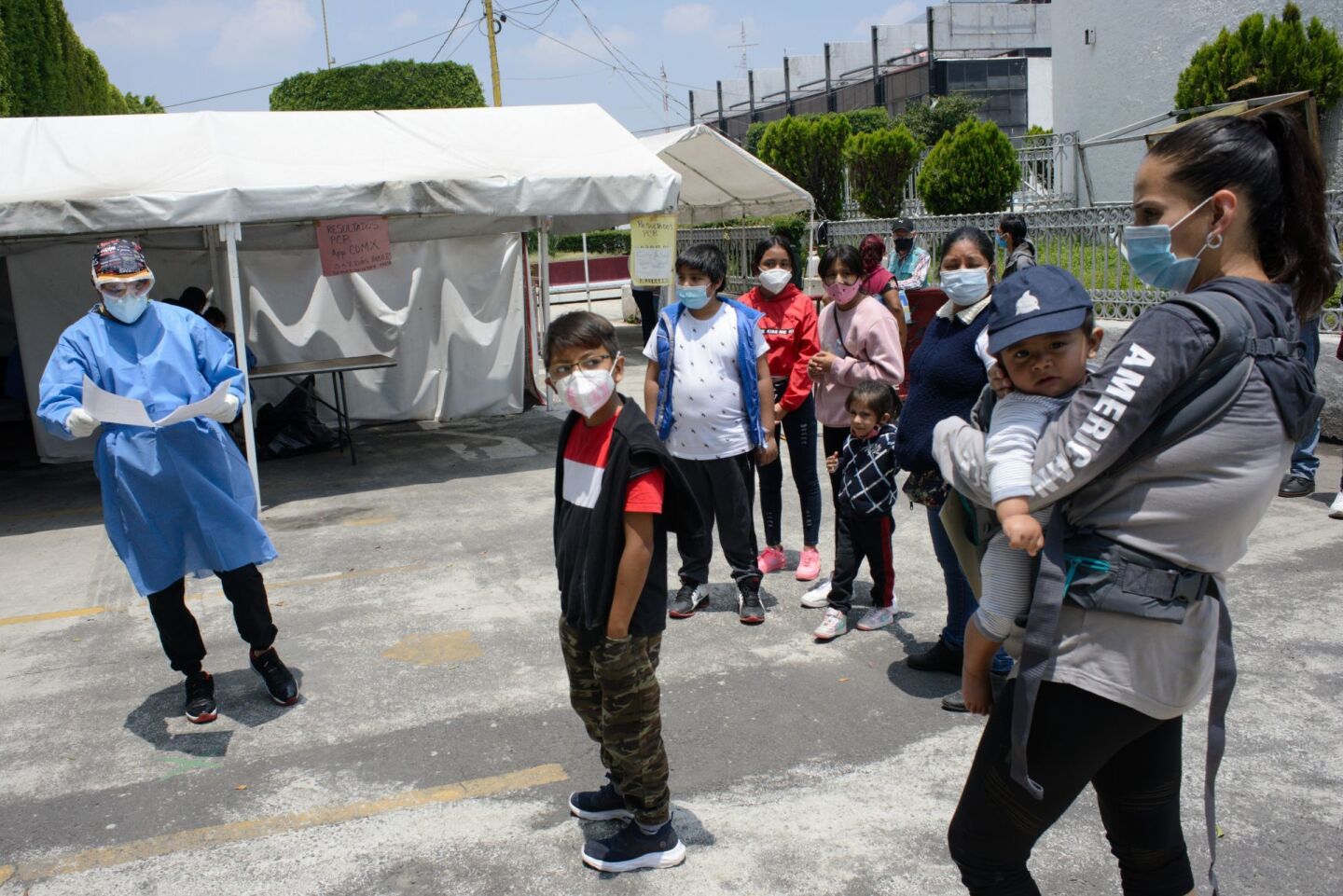 CDMX dará el martes lineamientos para vacunación de adolescentes