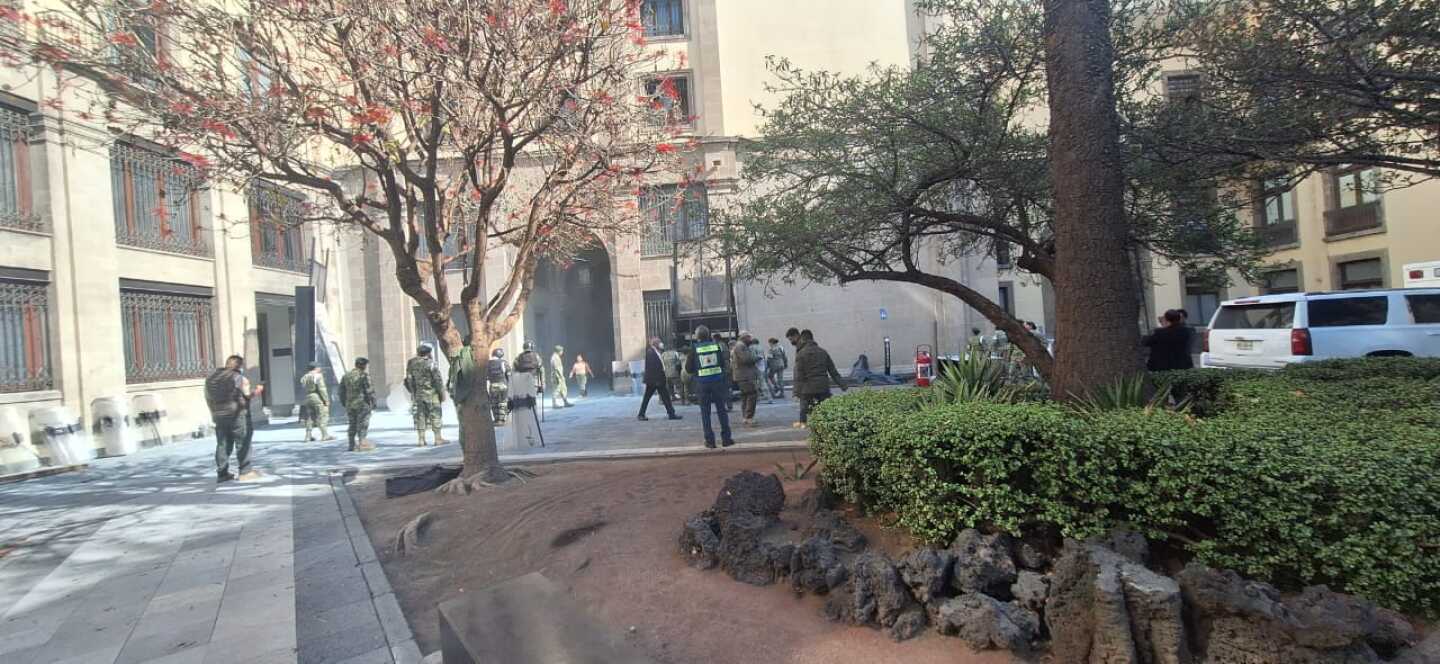 normalistas en palacio nacional