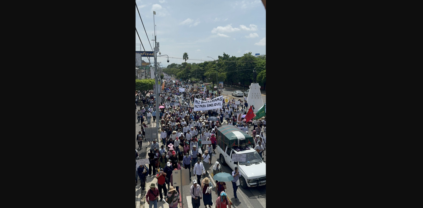 Cientos de personas marchan en Chiapas en la llamada "Peregrinación por la Paz"