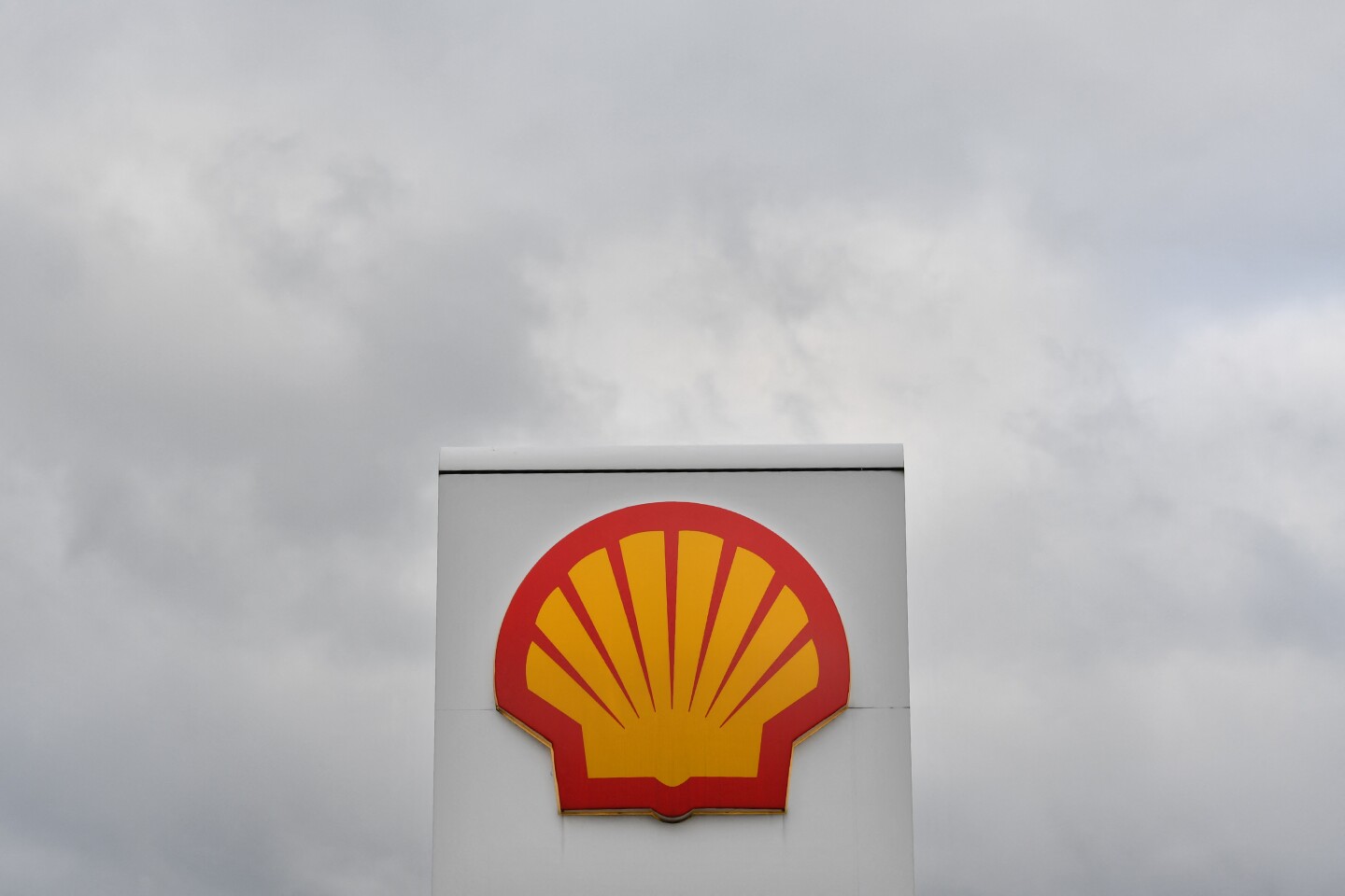 FILES-NETHERLANDS-BRITAIN-ENERGY-SHELL