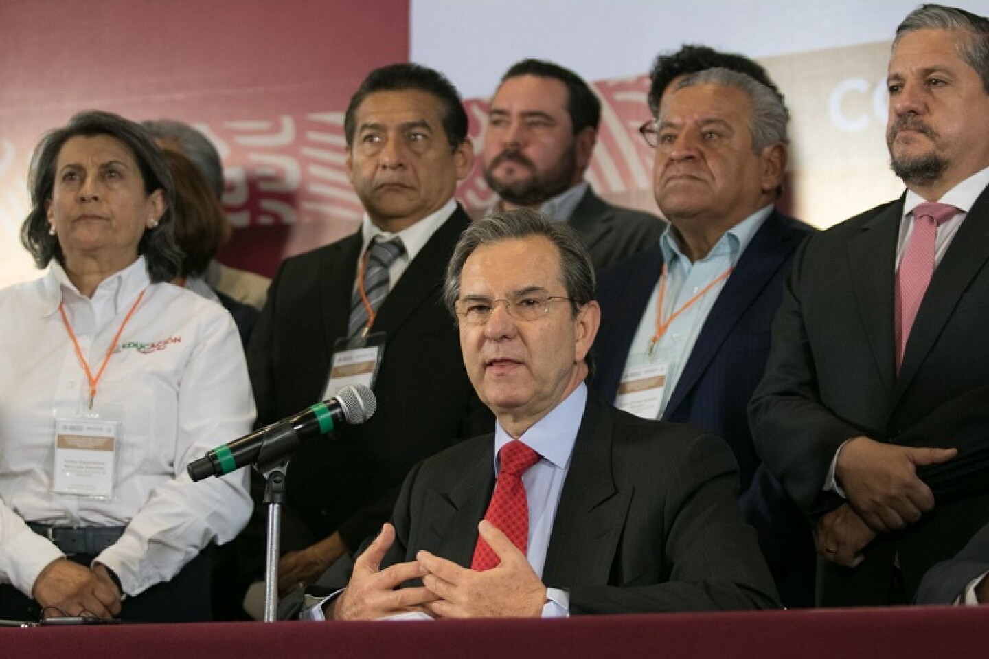 Esteban Moctezuma Barragán, secretario de Educación Pública, y Hugo López-Gatell, subsecretario de Prevención y Promoción de la Salud, durante la conferencia para emitir las medidas de prevención de contagio de Coronavirus Covid-19.