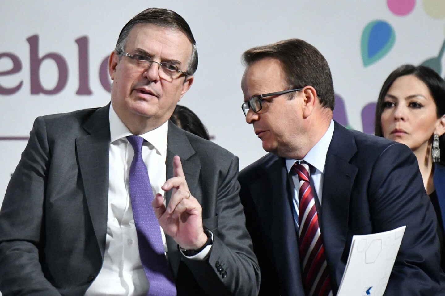 Marcelo Ebrard mueca