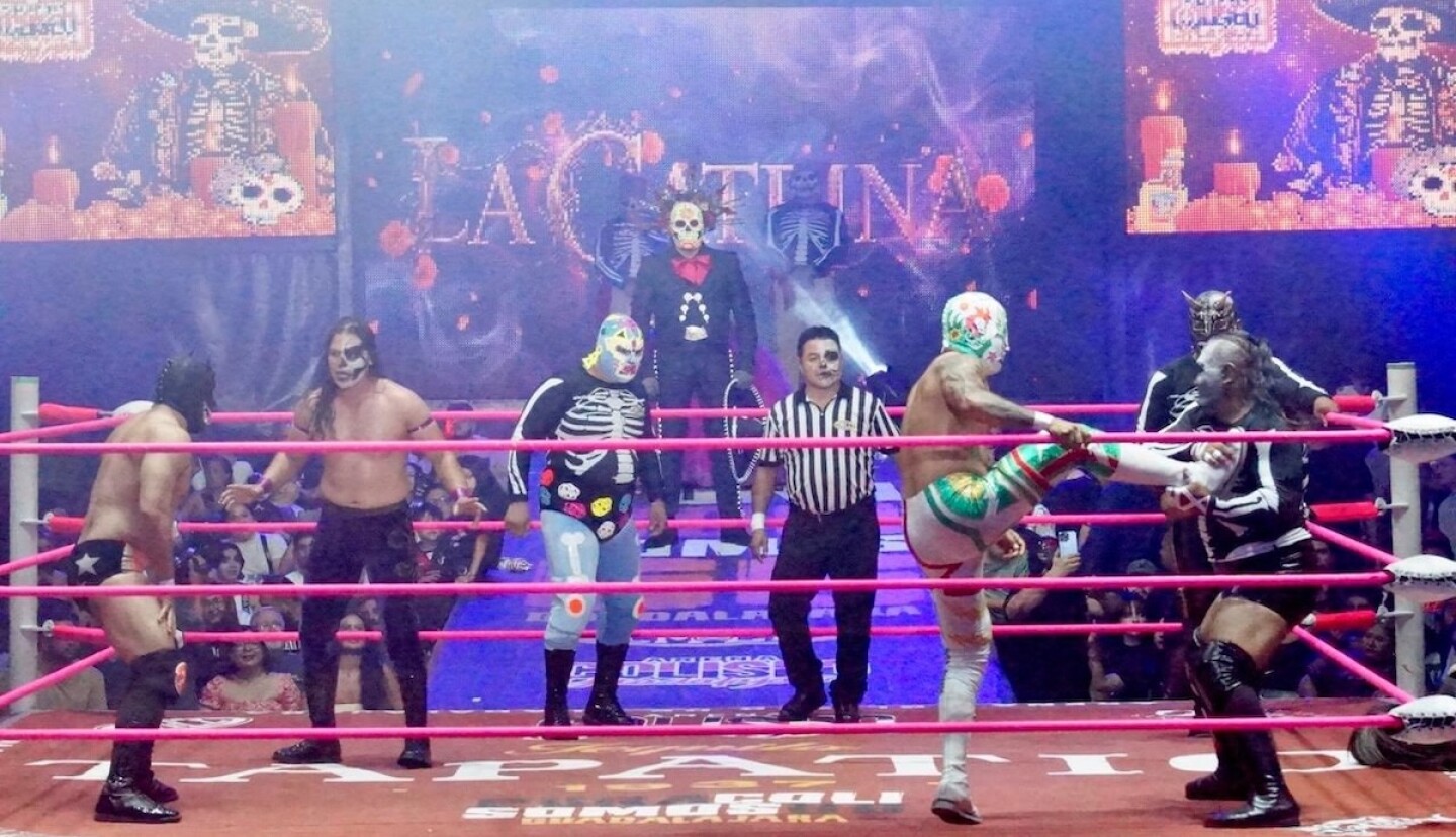 cmll dia de muertos luchas cartelera hoy 31 de octubre.jpg