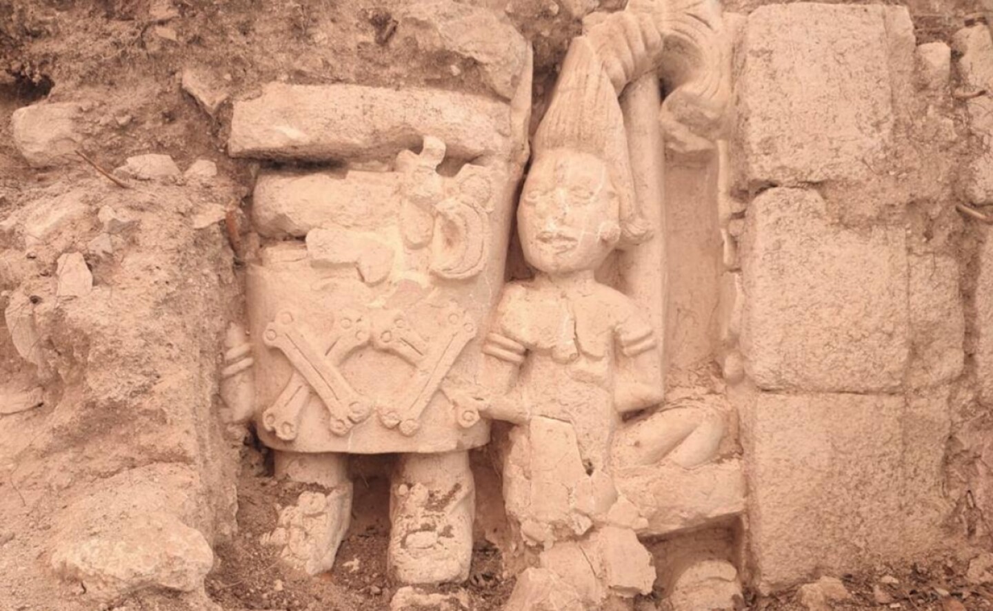 representacion_cautivo_acropolis_ek_balam_yucatan_
