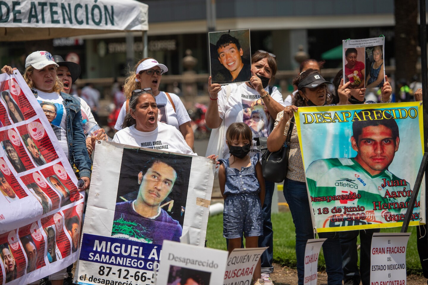Familias piden dedicar histÛrica glorieta de Ciudad de MÈxico a desparecidos