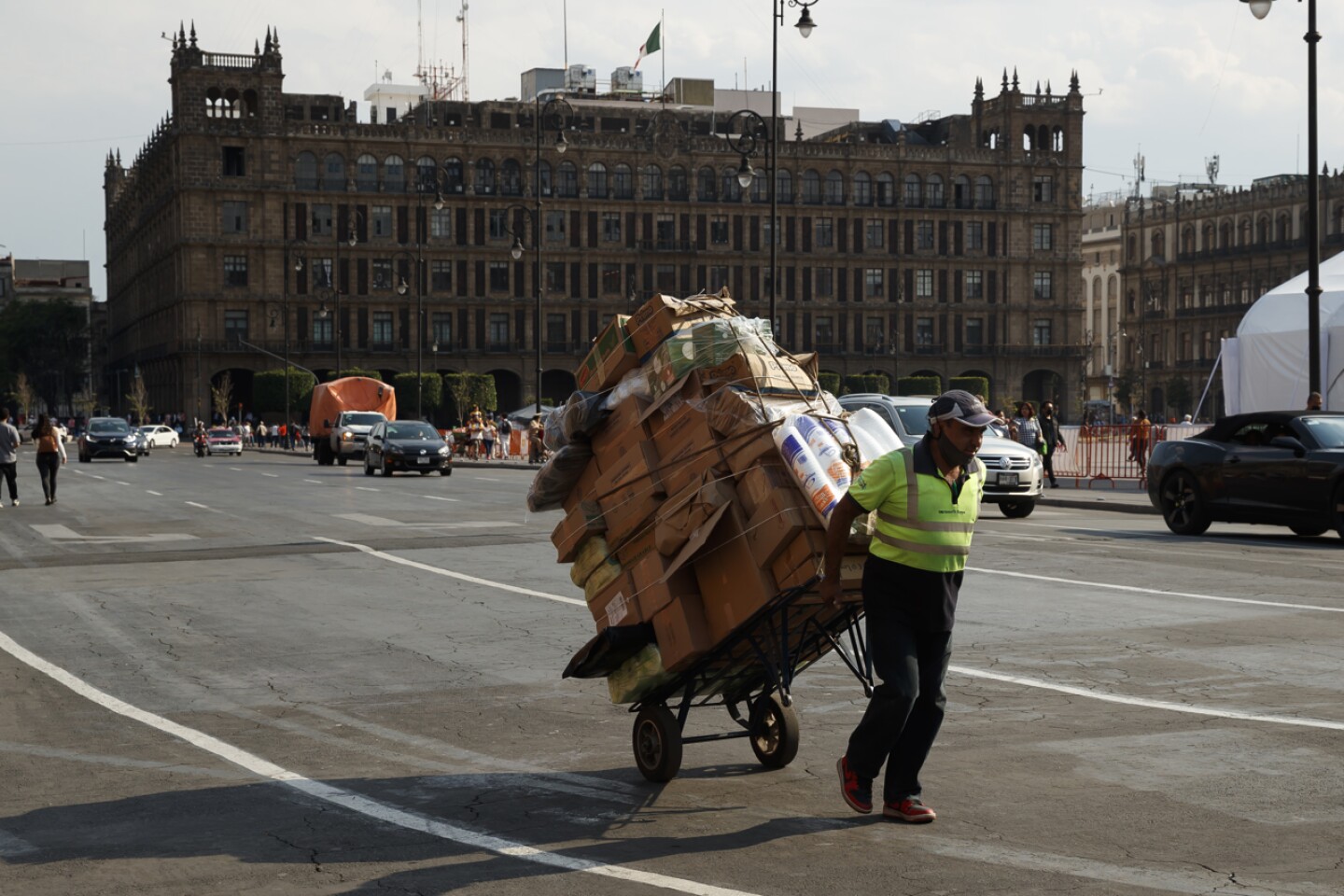 México conmemora Día del Trabajo con más empleo pero sin recuperación plena