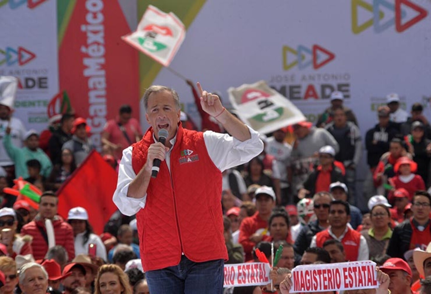 TOLUCA, ESTADO DE MEXICO, 24JUNIO2018.- José Antonio Meade Kuribreña  candidato a la Presidencia de la República por la coalición Todos por México realizo el cierre Regional de Campaña en la Plaza de los Mártires de la ciudad de Toluca. FOTO: ARTEM