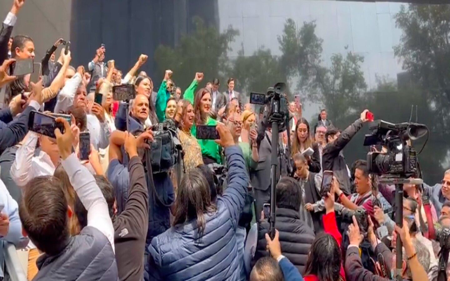 Xóchitl Gálvez apoya a trabajadores del Poder Judicial
