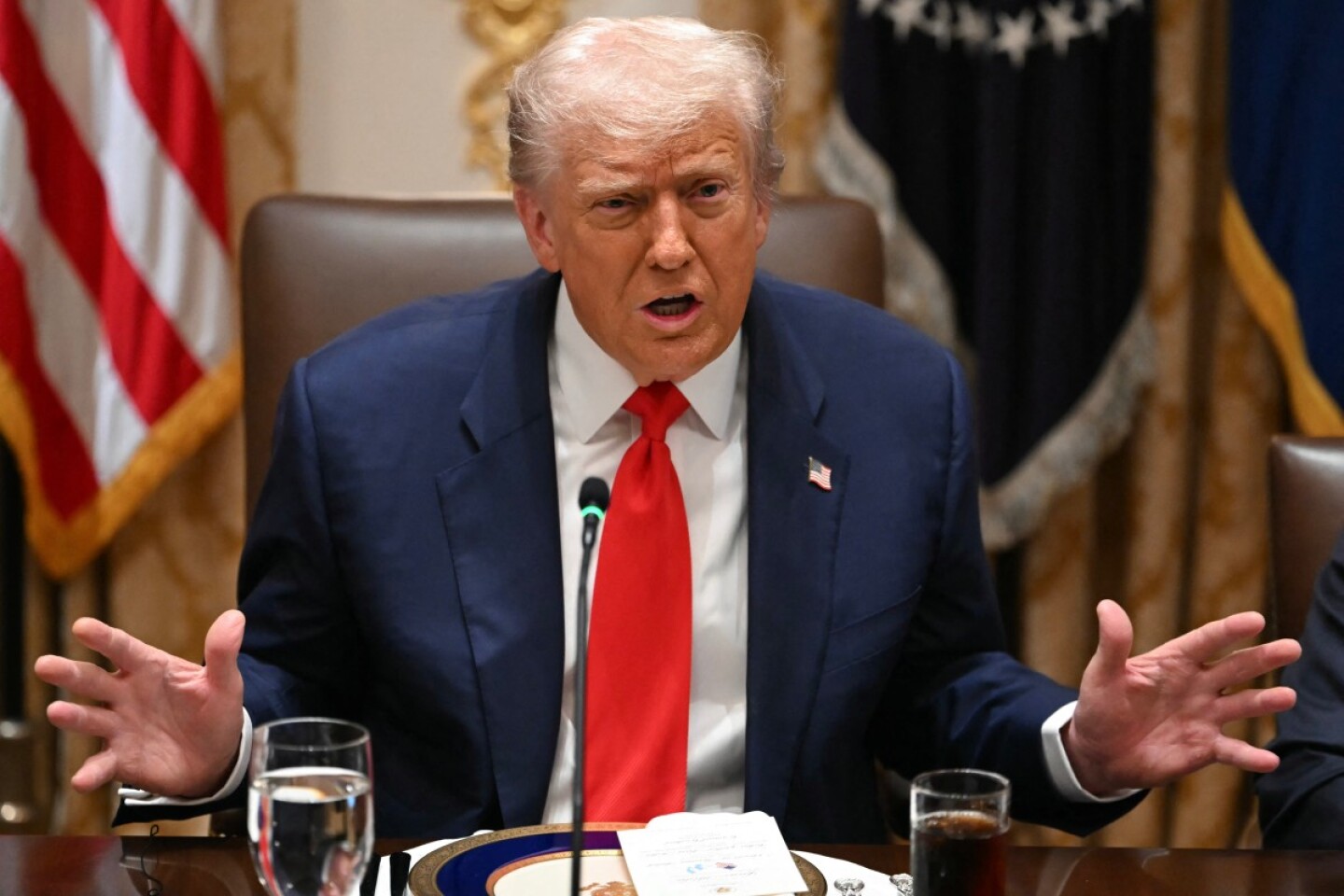 Premio Nobel de la Paz: Trump recibe carta de nominación y lanza advertencia a Hamás
