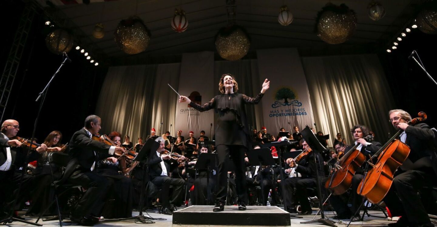 CANCÚN, QUINTANA ROO, 22DICIEMBRE2017.- La directora de orquesta Alondra de la Parra se presentó ayer ante miles de personas en Cancún.FOTO: ELIZABETH RUIZ /CUARTOSCURO.COM