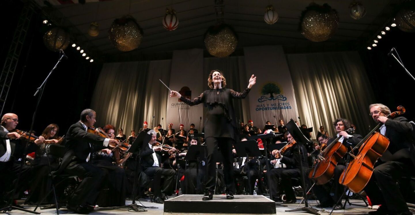 CANCÚN, QUINTANA ROO, 22DICIEMBRE2017.- La directora de orquesta Alondra de la Parra se presentó ayer  ante miles de personas en Cancún.FOTO: ELIZABETH RUIZ /CUARTOSCURO.COM