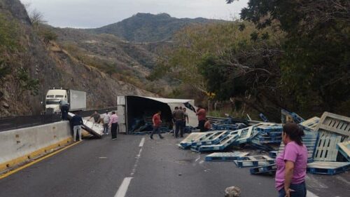 accidente-guadalajara-tepic-choques-dejan-2-muertos-en-jalisco