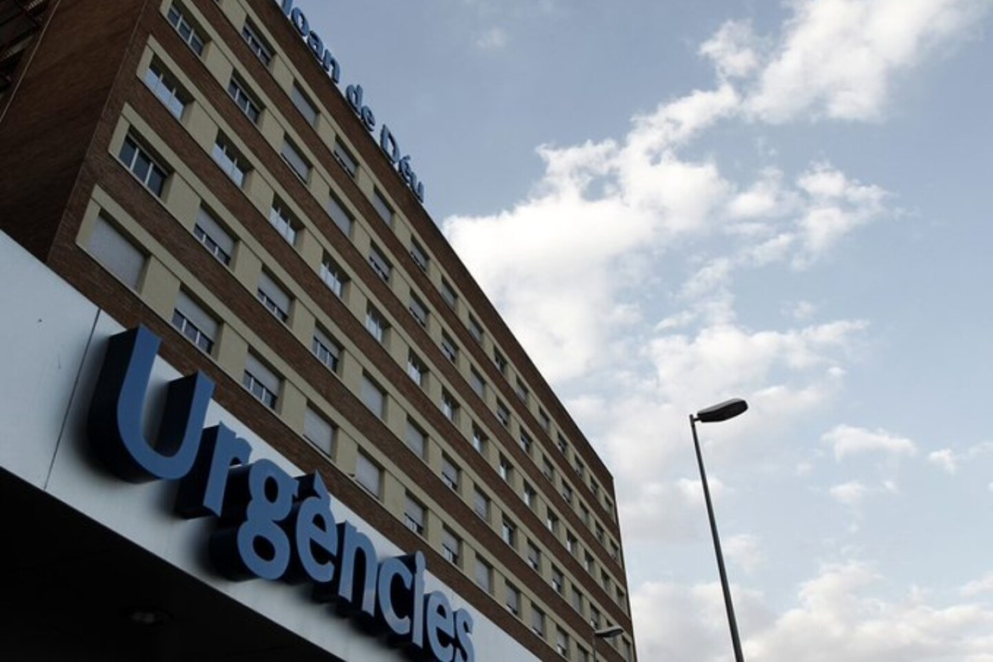 extraen aguja niña Barcelona