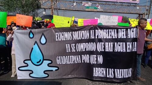 bloqueo-texcoco-lecheria-cierre-por-protesta-por-agua-en-ecatepec-2