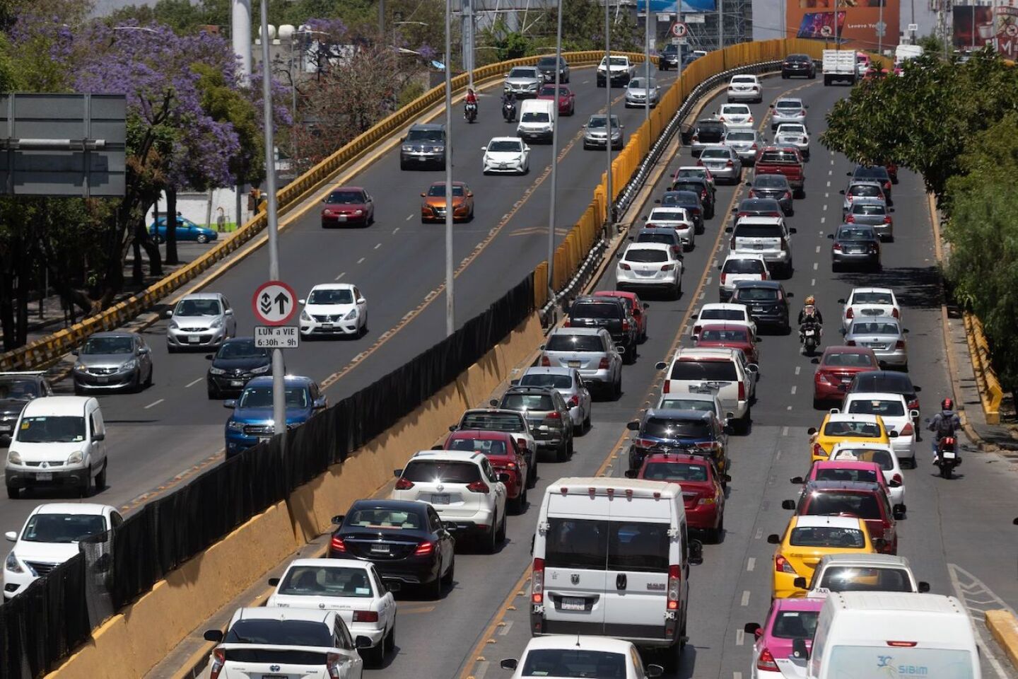 Sigue sin disminuir el tráfico vehicular a pesar de la aplicación del doble Hoy No Circula que se dispuso por la activación de la Fase 1 de la Contingencia Ambiental.