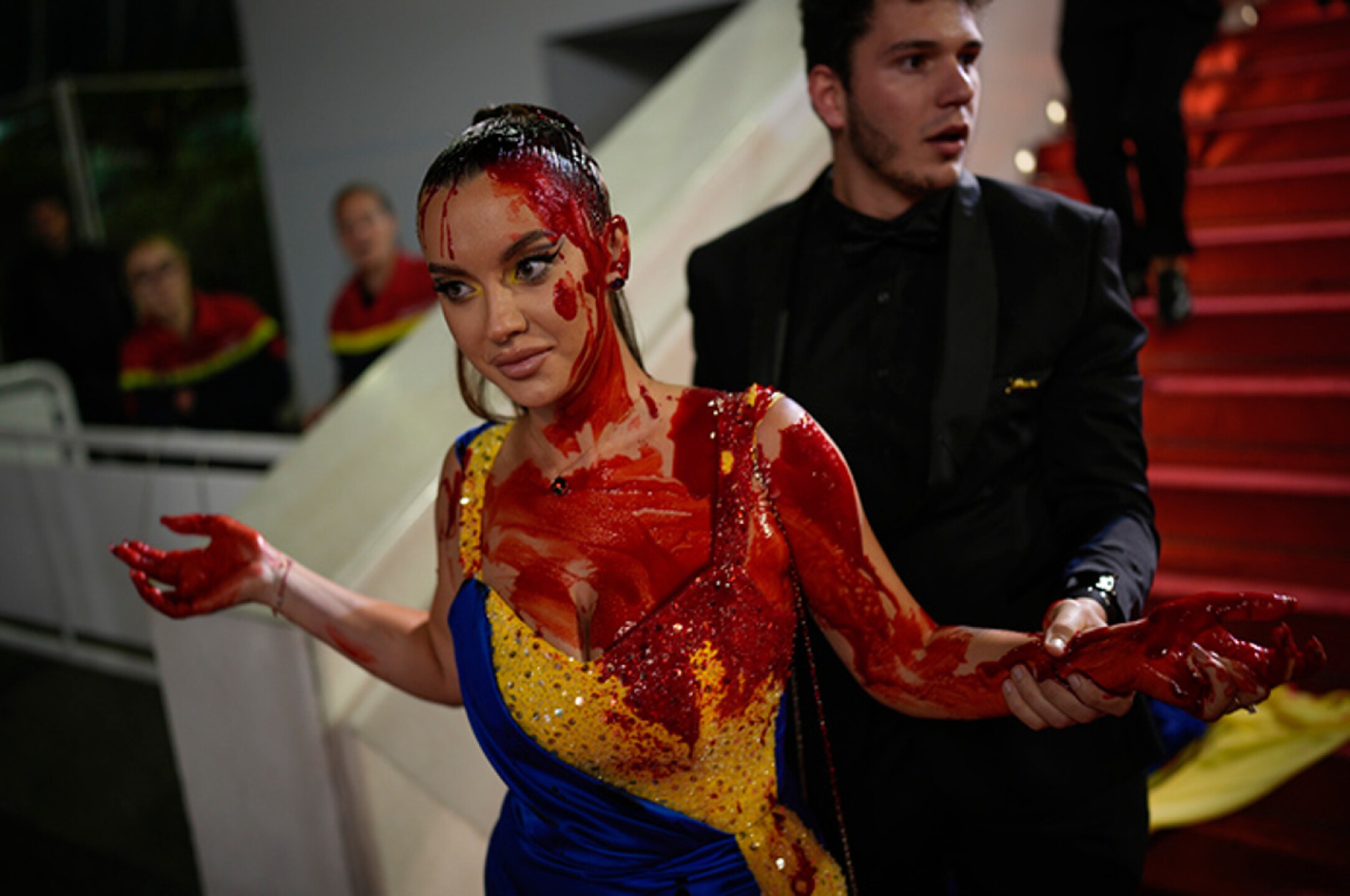 mujer-protesta-por-guerra-en-ucrania