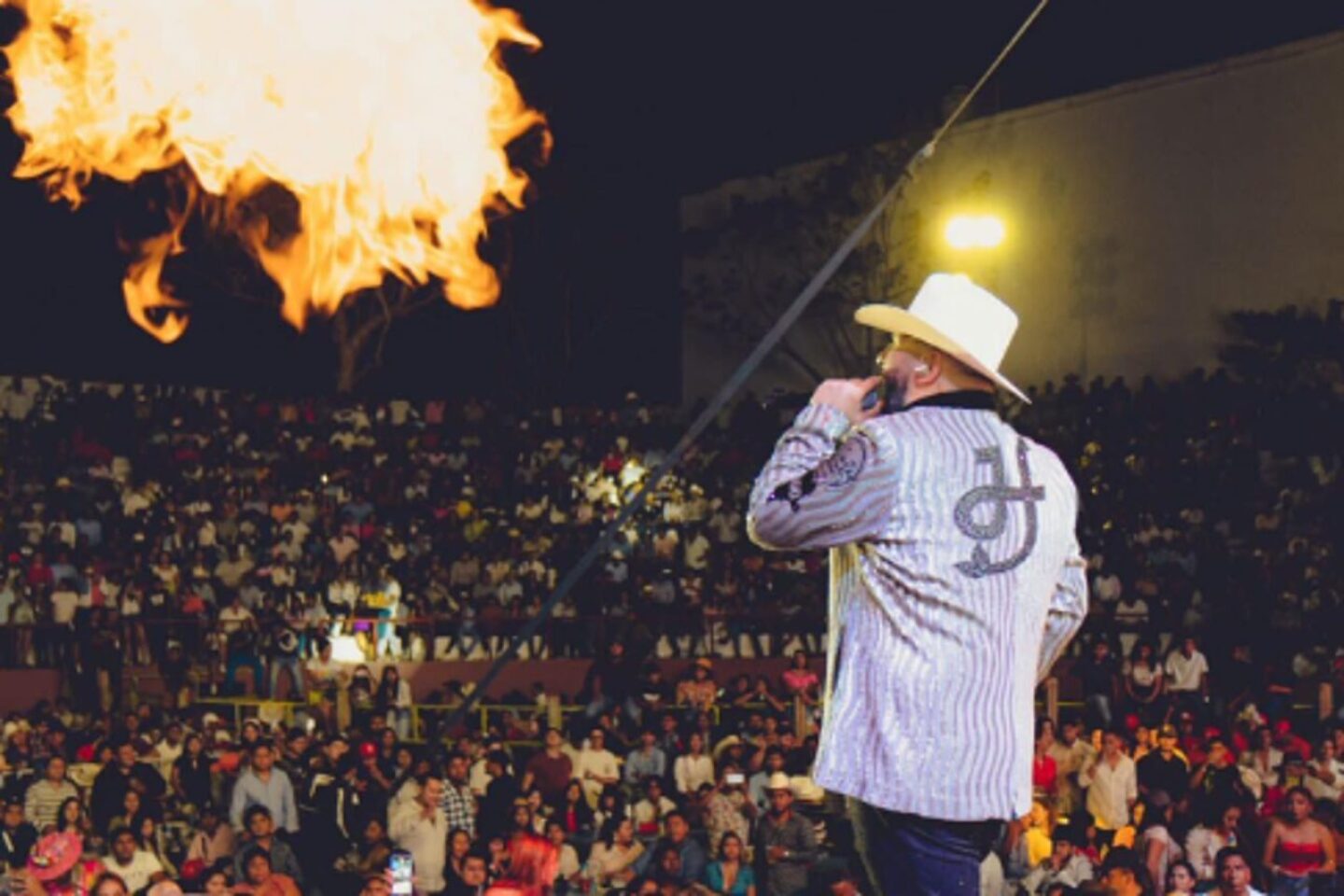 feria-rincon-de-romos-2024-artistas-en-el-teatro-del-pueblo