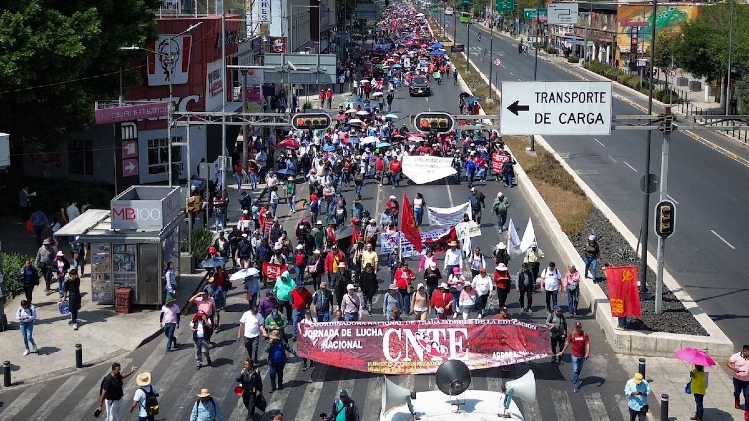 Integrantes de la CNTE realizaron una marcha por la CDMX.