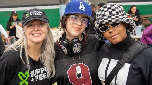 mama-de-billie-eilish-maggie-baird-en-friends