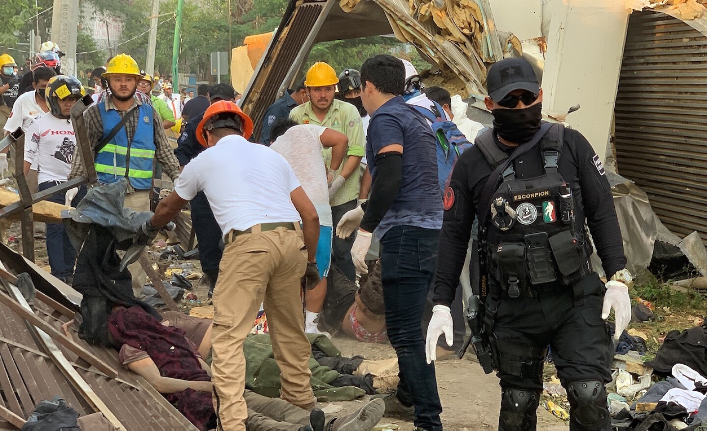 Mueren 49 migrantes por accidente de un camión en el sureste de México