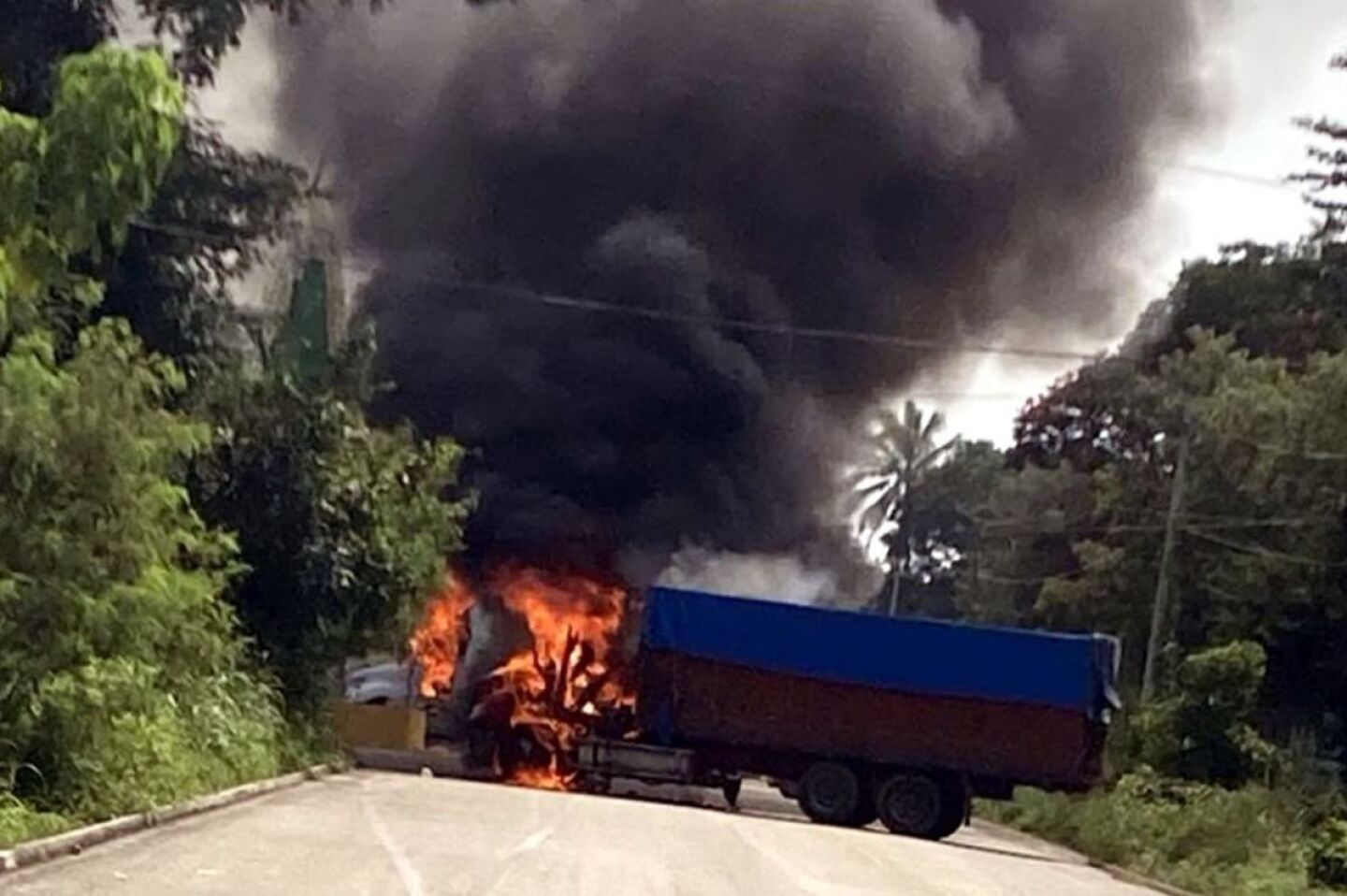 que-paso-en-chiapas-balacera-hoy-crimen-organizado-bloquea-carreteras-por-cateos-en-tres-municipios-hay-tres-detenidos-video