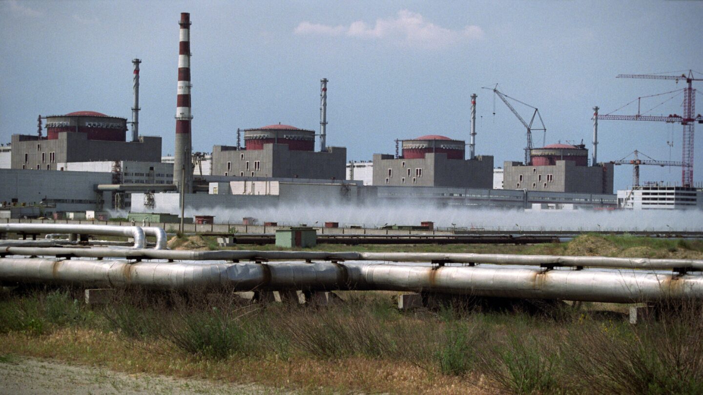 Las tropas rusas ocupan la central nuclear de Zaporiyia en Ucrania