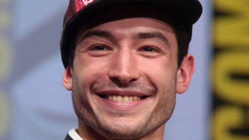 ezra_miller_denuncia_grooming_