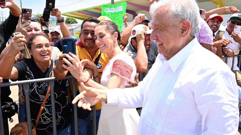 AMLO sheinbaum Camino Minatitlán-5