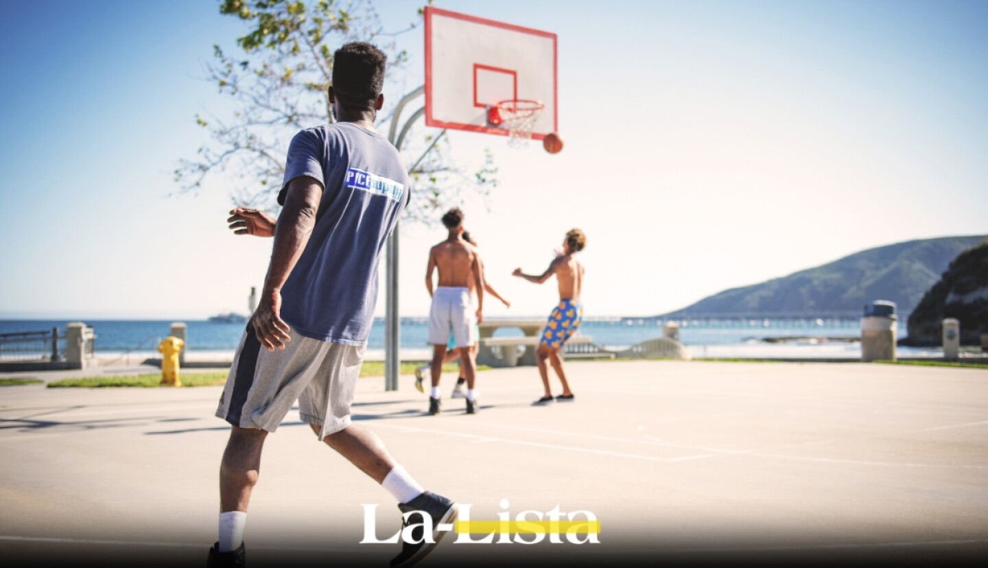 cuantas-calorias-se-queman-realmente-jugando-futbol-basquet-o-padel-esto-dice-la-ciencia.jpg