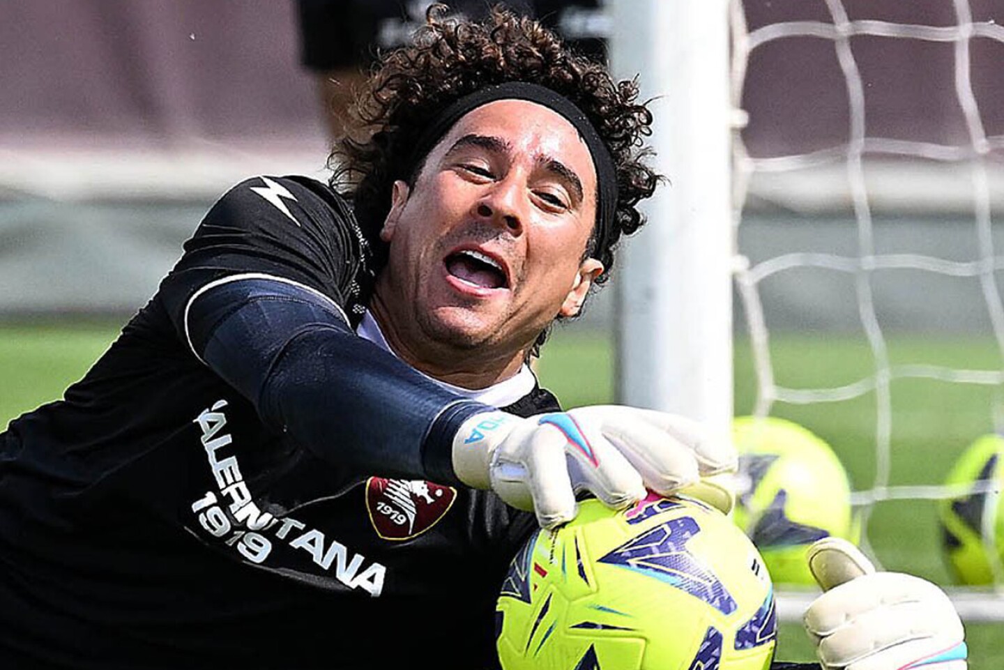 memo-ochoa-salario