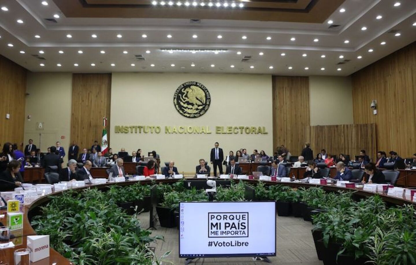 Enrique Andrade, consejero del INE, Lorenzo Córdova, consejero presidente del INE y Jacobo Molina, consejero del INE, encabezaron la Sesión Ordinaria del Consejo General del INE en la sede del Instituto.
