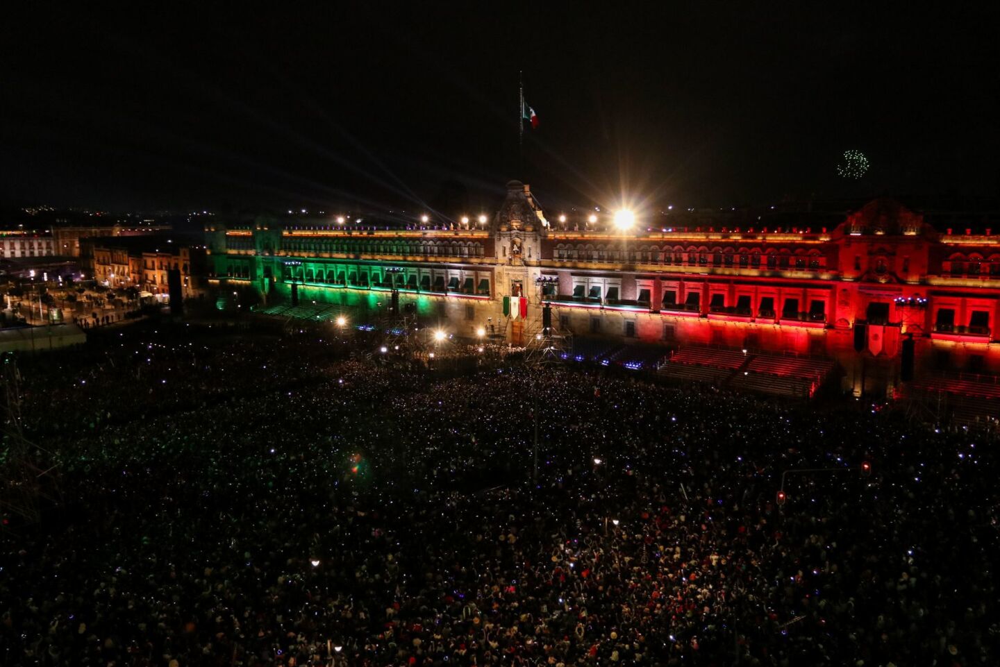 CIUDAD DE MÉXICO, 15SEPTIEMBRE2019.- Panorámica durante la primer conmemoración del grito de Independencia por parte del presidente Andrés Manuel López Obrador.FOTO: GALO CAÑAS /CUARTOSCURO.COM