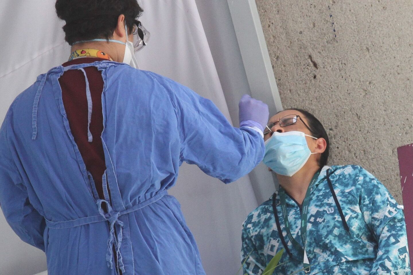 Prueba de detección de coronavirus en el Hospital de Nutrición.