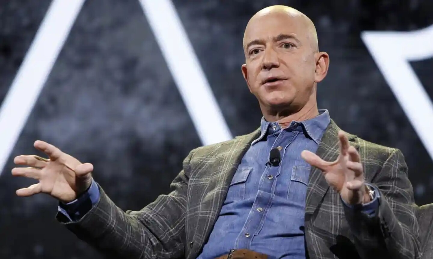 presidente_de_francia_emmanuel_macron_criticado_por_conceder_la_legión_de_honor_a_jeff_bezos