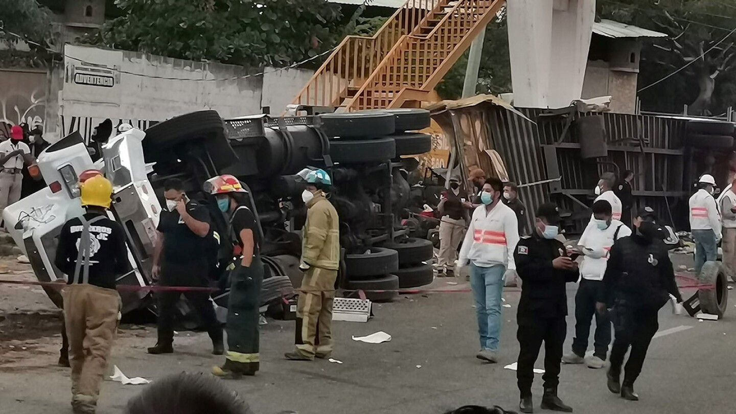 Video de camión que volcó con migrantes en México muestra que no fue revisado
