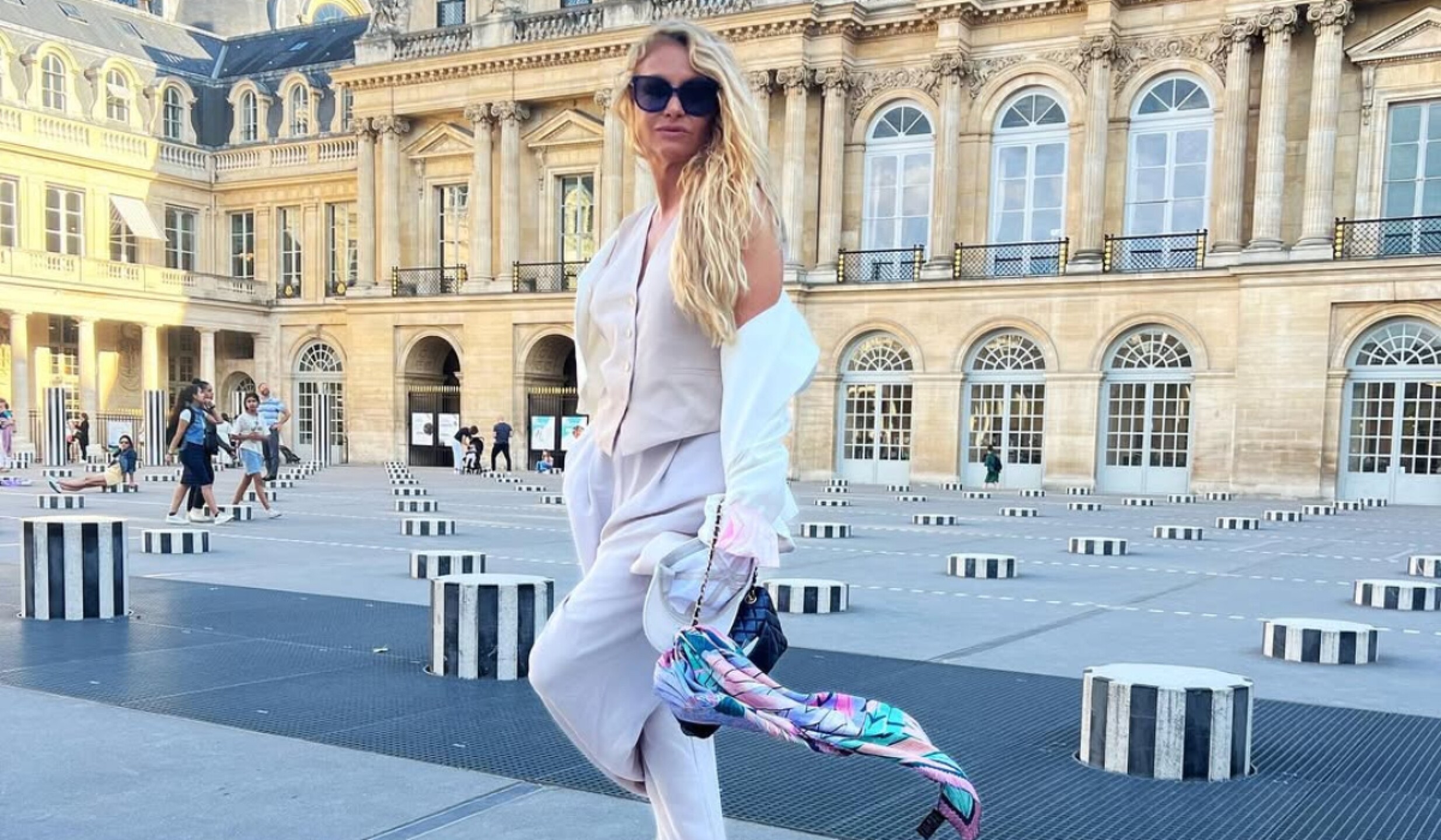 paulina-rubio-colate-custodia (2).jpg