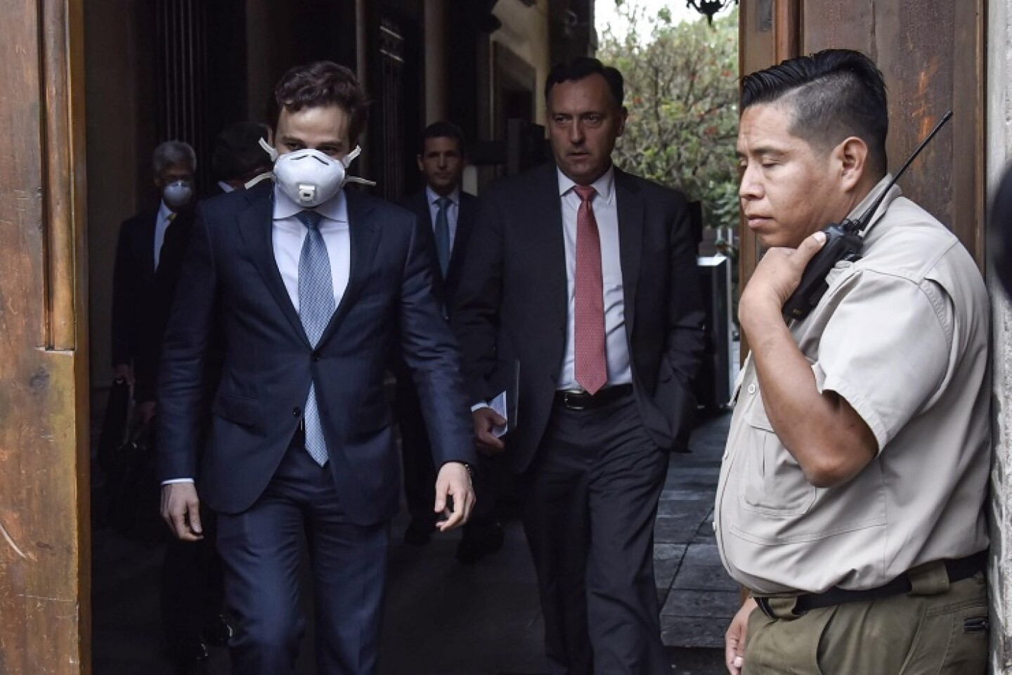 Adrián Sada y Juan Ignacio Garza Herrera, durante su salida de la reunión que sostuvo con Andrés Manuel López Obrador, presidente de México en Palacio Nacional.