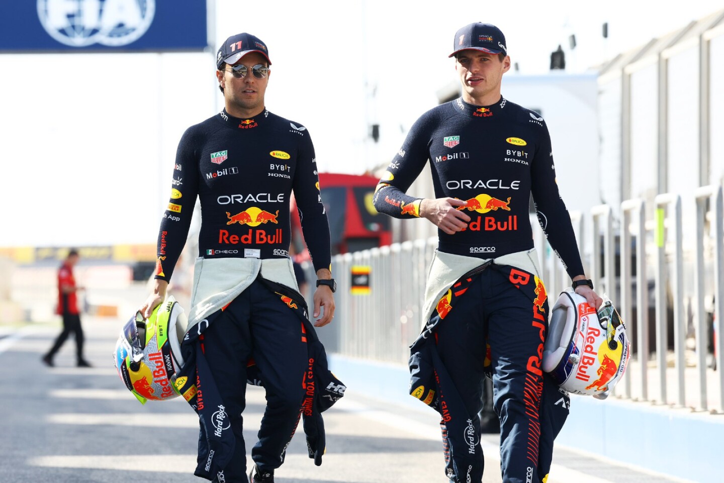 debut-checo-perez-rb19-en-bahrein