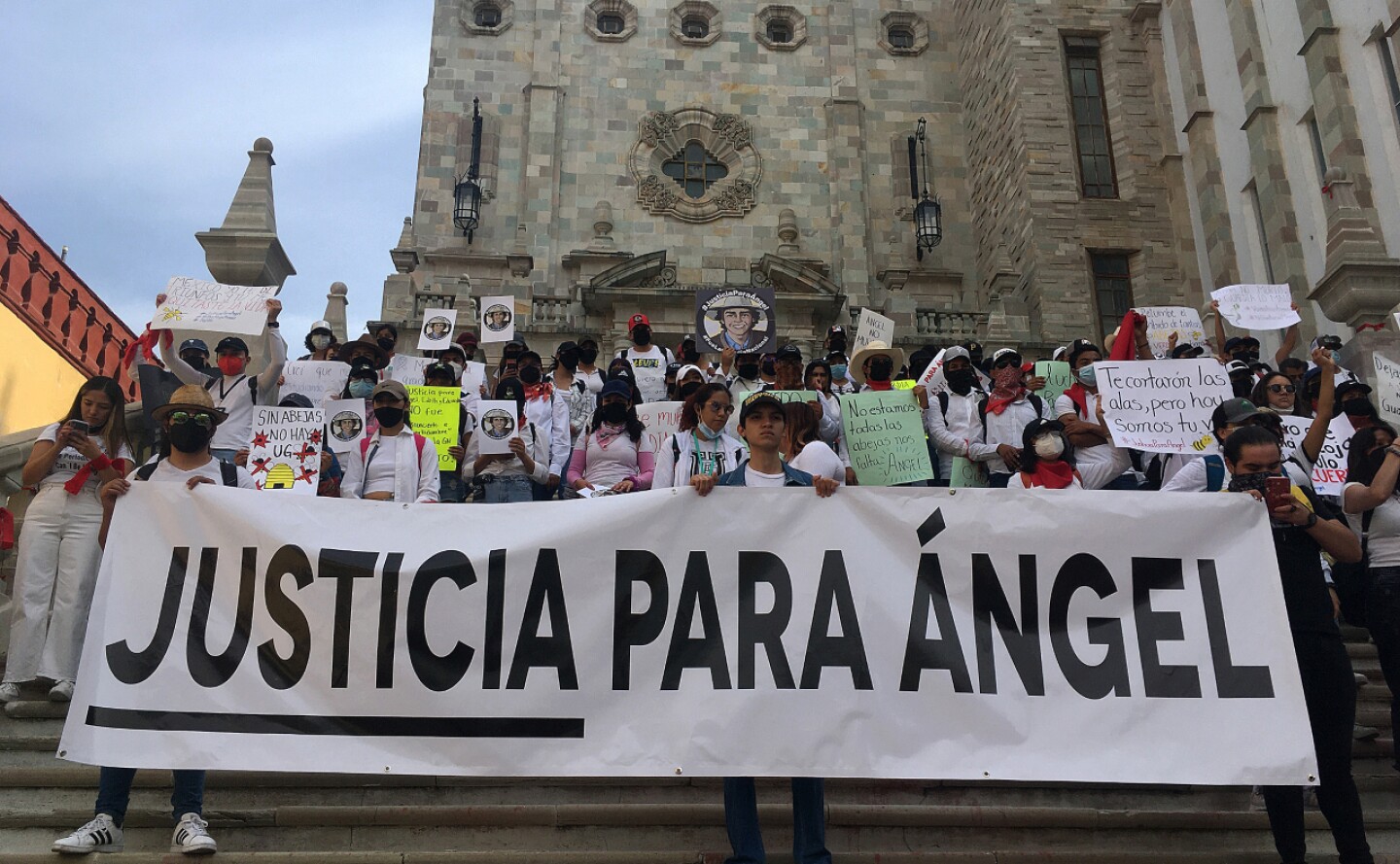 estudiantes-marchan-por-angel-yael-efe