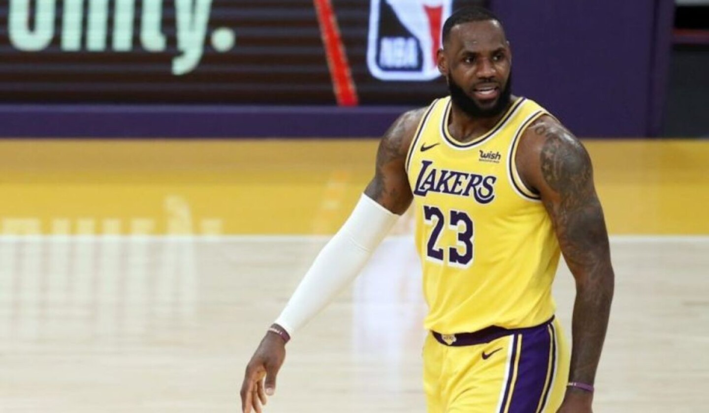 lebron-james-lakers (1).jpg