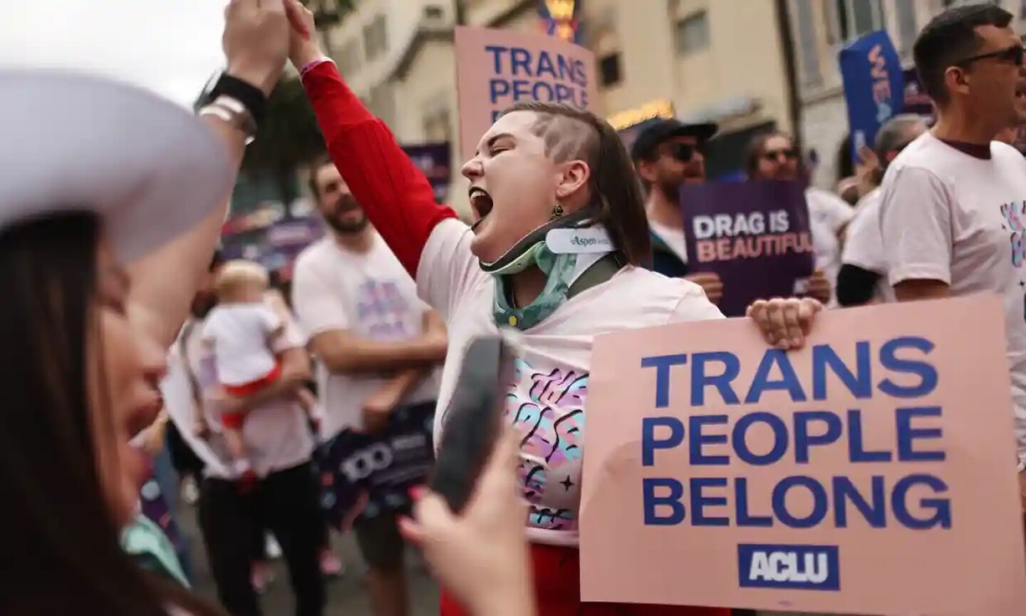 ataques contra estadounidenses lgbtq ensombrecen el mes del orgullo