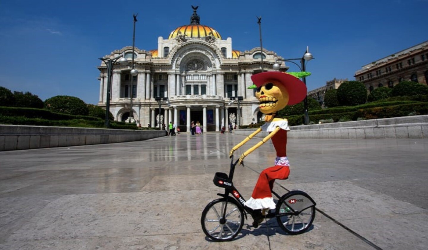 paseo en bici dia de muertos.jpg