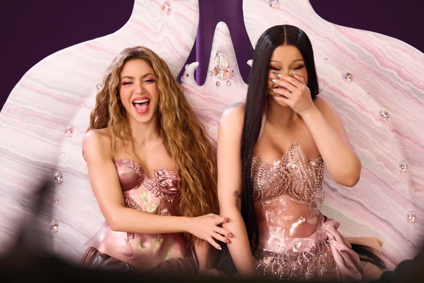 Shakira-Cardi-B-Puntería