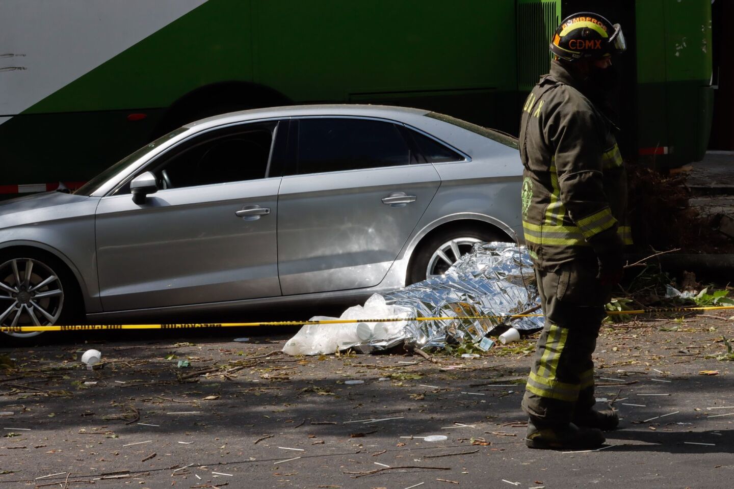 Un RTP que se quedó sin frenos provocó la muerte de una persona e impactó a cuatro vehículos en la alcaldía Cuajimalpa