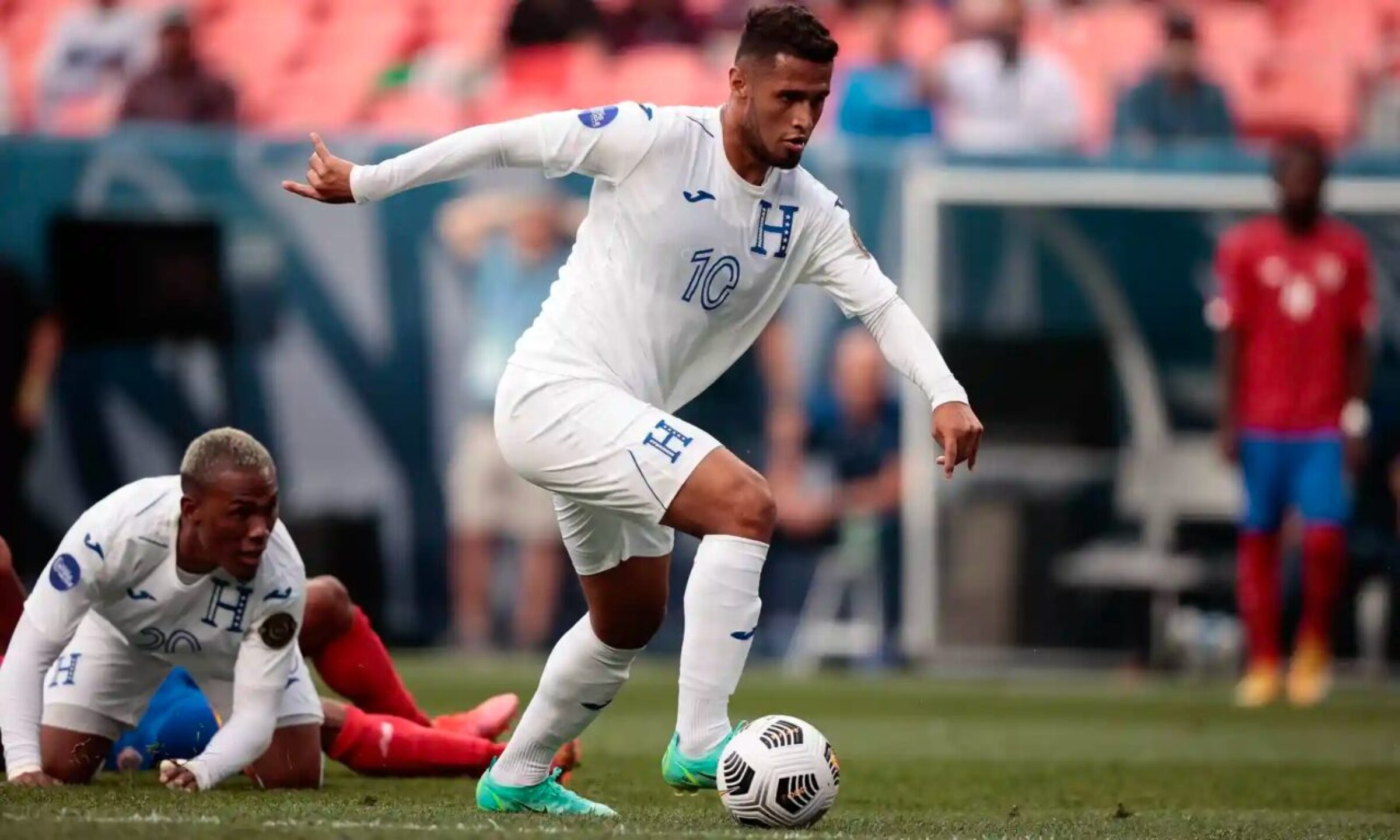 lopez-jugador-de-futbol-1280x768