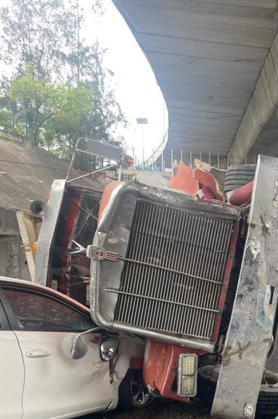 accidente-en-periferico-norte-carambola-se-registra-en-chapultepec-850x1280