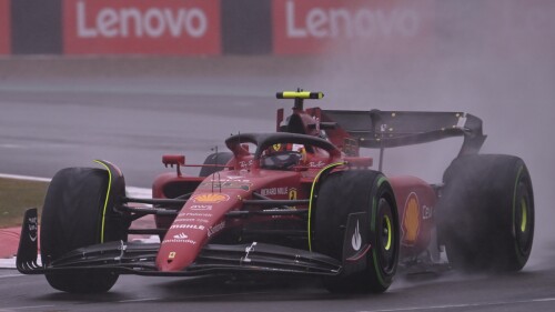 Sainz firma su primera 'pole' y saldrá primero en Silverstone