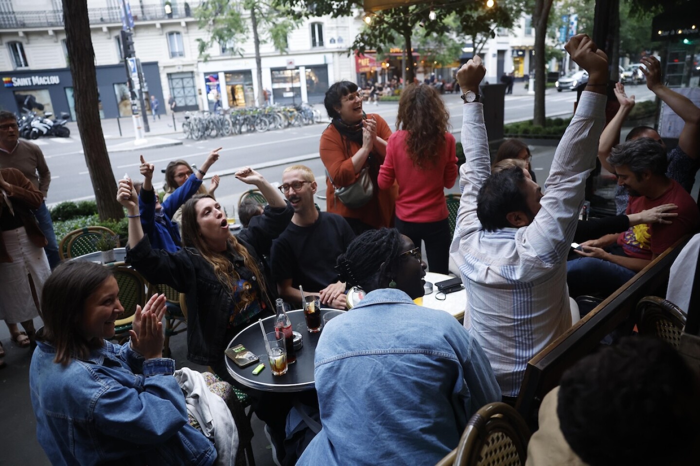 La izquierda francesa logra una mayorÌa simple en las elecciones, seg˙n varios sondeos
