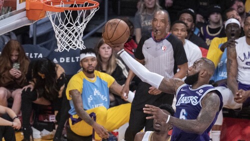 los-lakers-hunden-a-blazers-con-lebron-james-como-verdugo